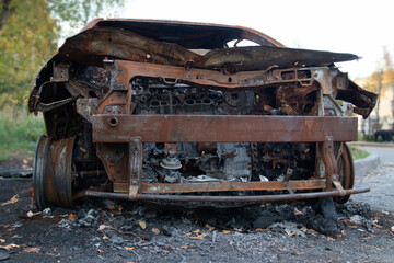 Fototapeta na wymiar car in a parking lot burned by vandals
