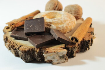 Coffee beans, cinnamon, round gingerbread, chocolate