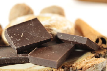 Coffee beans, cinnamon, round gingerbread, chocolate