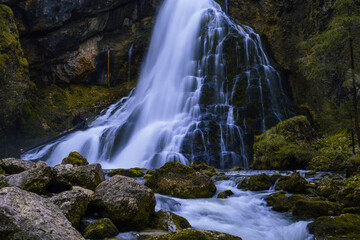 Obraz premium Bollinger Wasserfälle, Österreich, fließendes Wasser