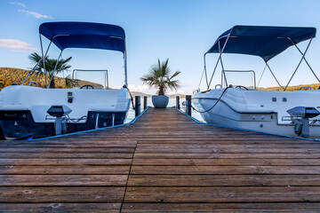Fototapeta premium zwei Boote am See