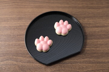 犬の肉球の形のチョコレート菓子