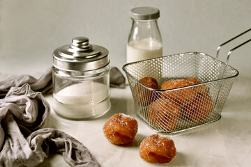buñuelos fritos con leche , bodegón