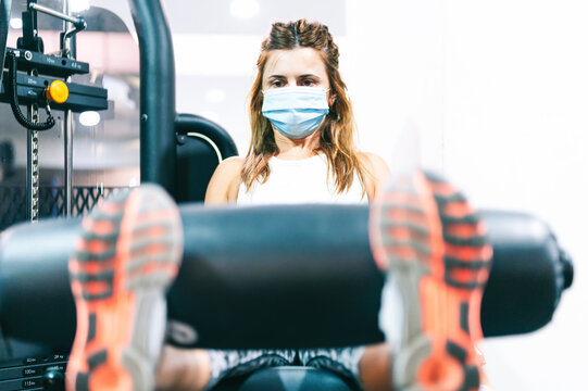 woman in the gym with a mask