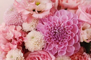 Obraz na płótnie Canvas Beautiful bouquet of pink flowers close up 