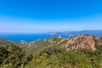 Spektakul&auml;rer Blick auf die roten Felsen in Nordkorsika, genannt Calanches de Piana, Frankreich