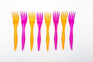 huit fourchettes en plastique