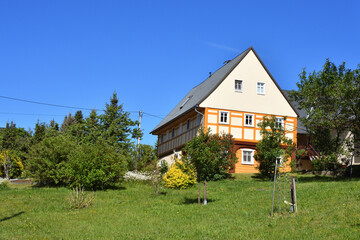 Obraz premium Umgebindehaus in der Oberlausitz 