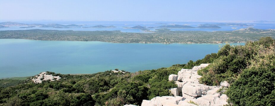 horizon, viewpoint Kamenjak, Lake Vrana, near Zadar, Croatia