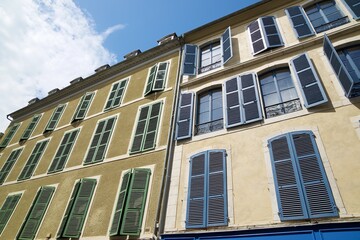 Fototapeta na wymiar Buildings in Pau city