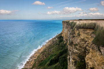 Fototapeta na wymiar felsige Steilküste in der Normandie