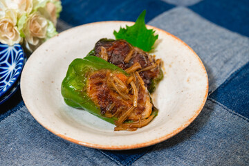 ピーマンの肉詰め　えのきの和風だれ