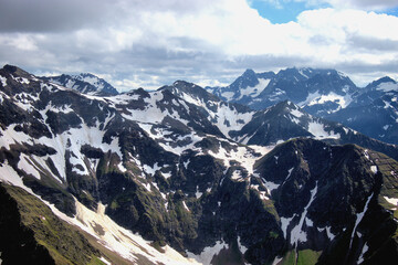 Obraz premium Bergpanorama in der Nähe von Innsbruck in Oesterreich 5.7.2020