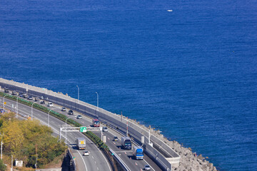 高速道路と海