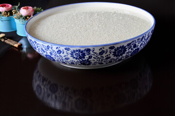 A bowl of sticky rice soak in the water