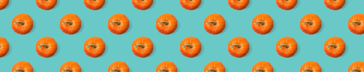 Seamless pattern of ripe pumpkins on a blue background.