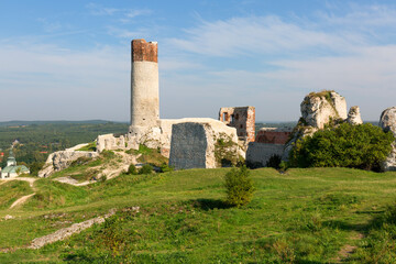 Fototapeta na wymiar Ruins of medieval gothic Olsztyn Castle located on the Polish Jurassic Highland, Olsztyn, Silesia, Poland