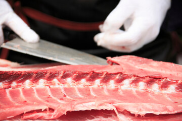 マグロの解体ショー