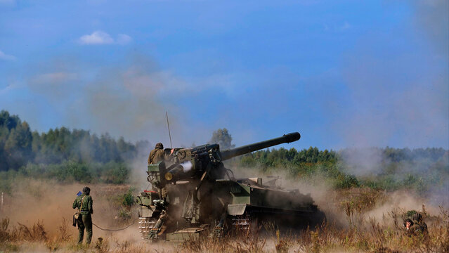 Exercises on firing from artillery mounts are being held at the range