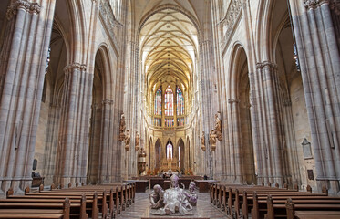 Fototapeta na wymiar The grand interior of St. Vitus cathedral in Czech Republic