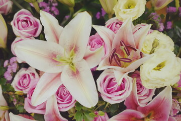 Lily and Pink roses flower bouquet