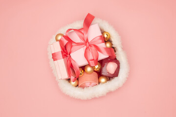 Obraz na płótnie Canvas christmas concept, bag with gifts on a pink background, flatley, copy space