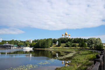 Obraz premium Summer day. Volga embankment is the pearl of Yaroslavl. Park on the Arrow