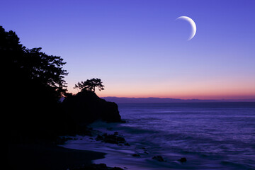 桂浜と月（合成）