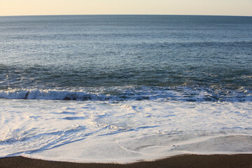 桂浜の波打ち際