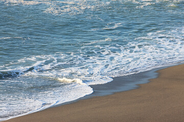 桂浜の波打ち際