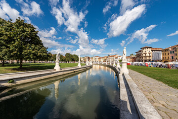 Fototapeta na wymiar Prato della Valle, famous town square in Padua downtown, one of the largest in Europe. Veneto, Italy. It is an oval square with 78 statues, 4 bridges and an island.