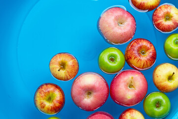 Washing fresh apples in the water