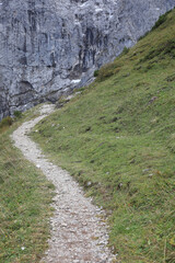Wanderweg im Karwendelgebirge in Österreich / Tirol