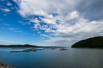 Fototapeta premium 岡山県片上湾の牡蠣筏