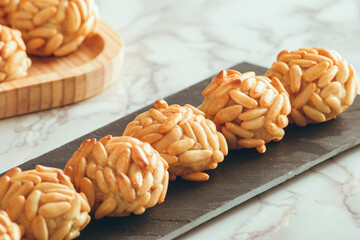 Panellets, postre típico catalan para el día de la castañanda