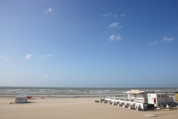 scène de vie sur le bord de la mer du nord en belgique dans la ville de de Han ( le coq)