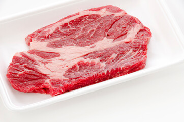 牛肩ロース（ステーキ肉）
