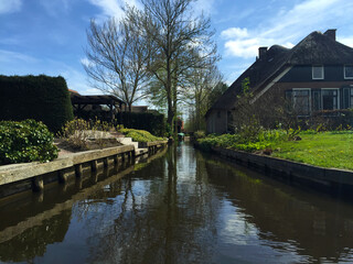 Fototapeta na wymiar village landscape of Giethoorn in Holland Netherlands