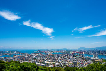 Fototapeta na wymiar 夏の高塔山展望台から見る北九州の都市景観