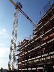 Lavori in corso nel cantiere edile per costruire case e uffici - business