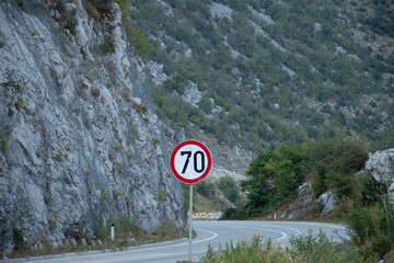 limit sign 70