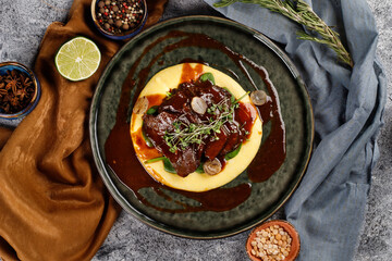 beef cheeks with mashed potatoes