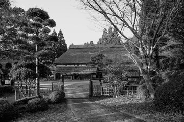 日本家屋　モノクロ
