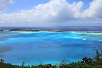 Bora Bora sea view island, lagoon with airport. - obrazy, fototapety, plakaty