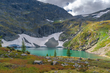 Unnamed high-altitude lake surrounded by rocks