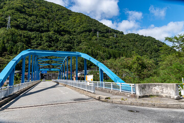 山の鉄橋