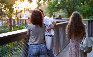 Naklejka premium Young woman photographs landmarks. Photos in the park