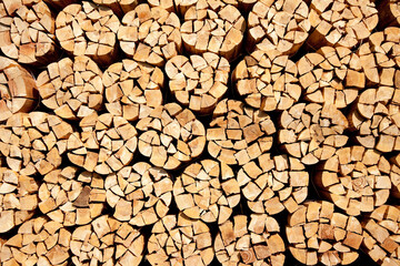 積み上げられた薪