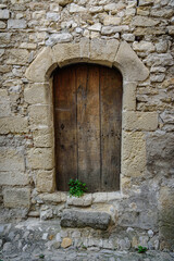 Fototapeta na wymiar Porte médiévale de Vaison-la-Romaine
