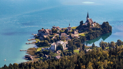 Kirche im See